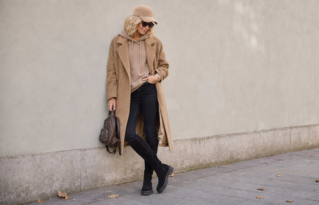 Frau im winterlichen Stadtlook trägt beige Sioux Damenschuhe mit weichem Warmfutter.